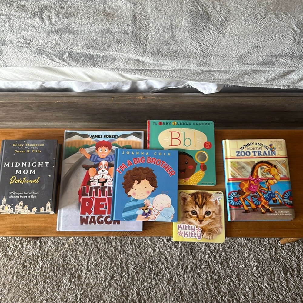 Midnight mom devotional book  brand new, and 5 children's books